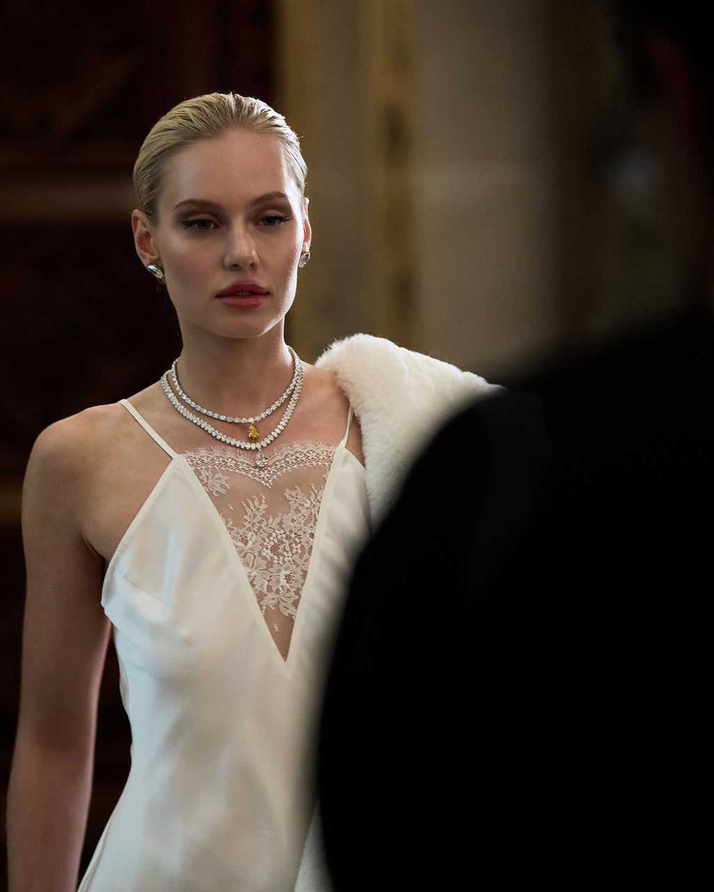 The East/West Oval Choker (with a 1-inch extender)