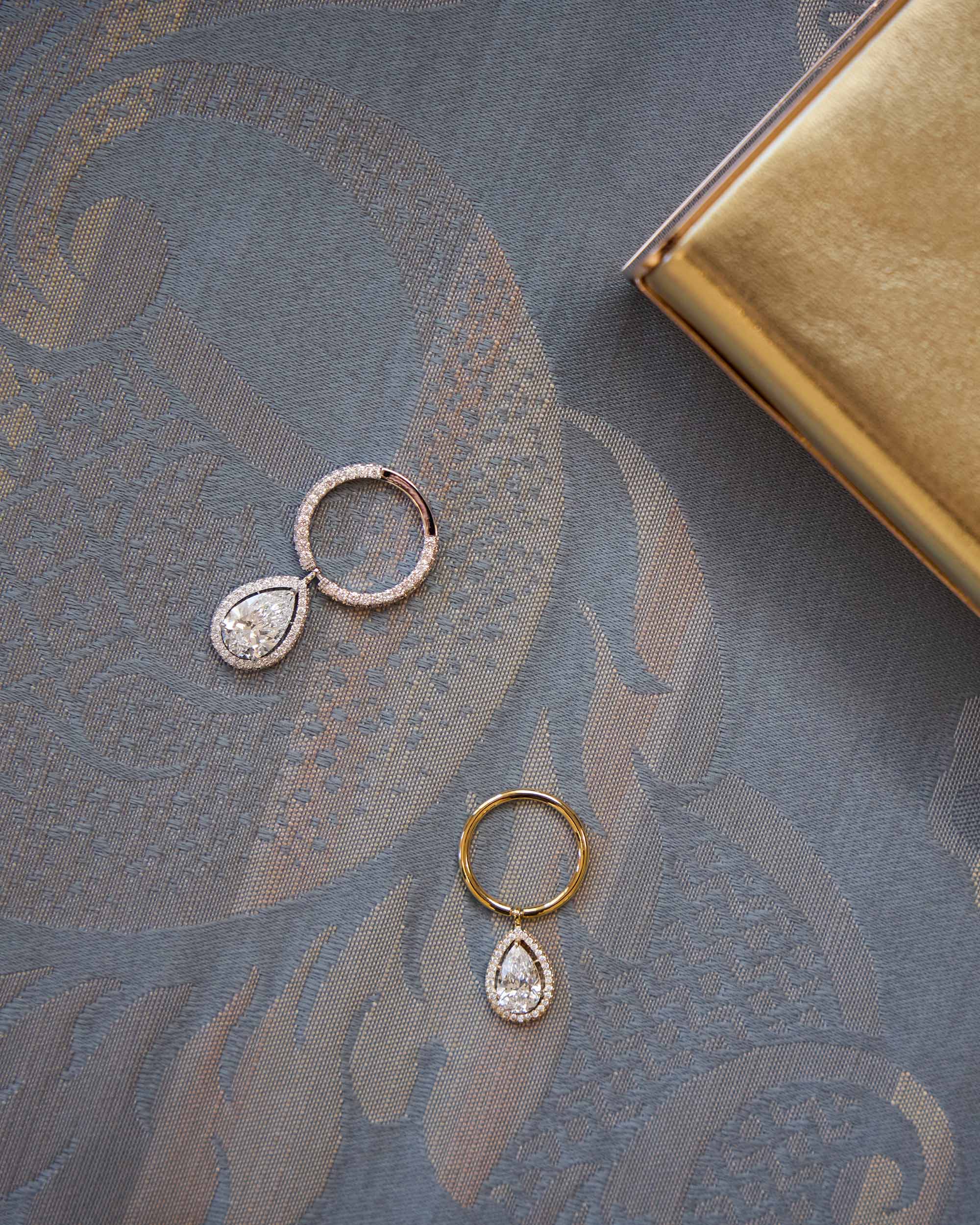 The Pear Flip Ring - Yellow Gold