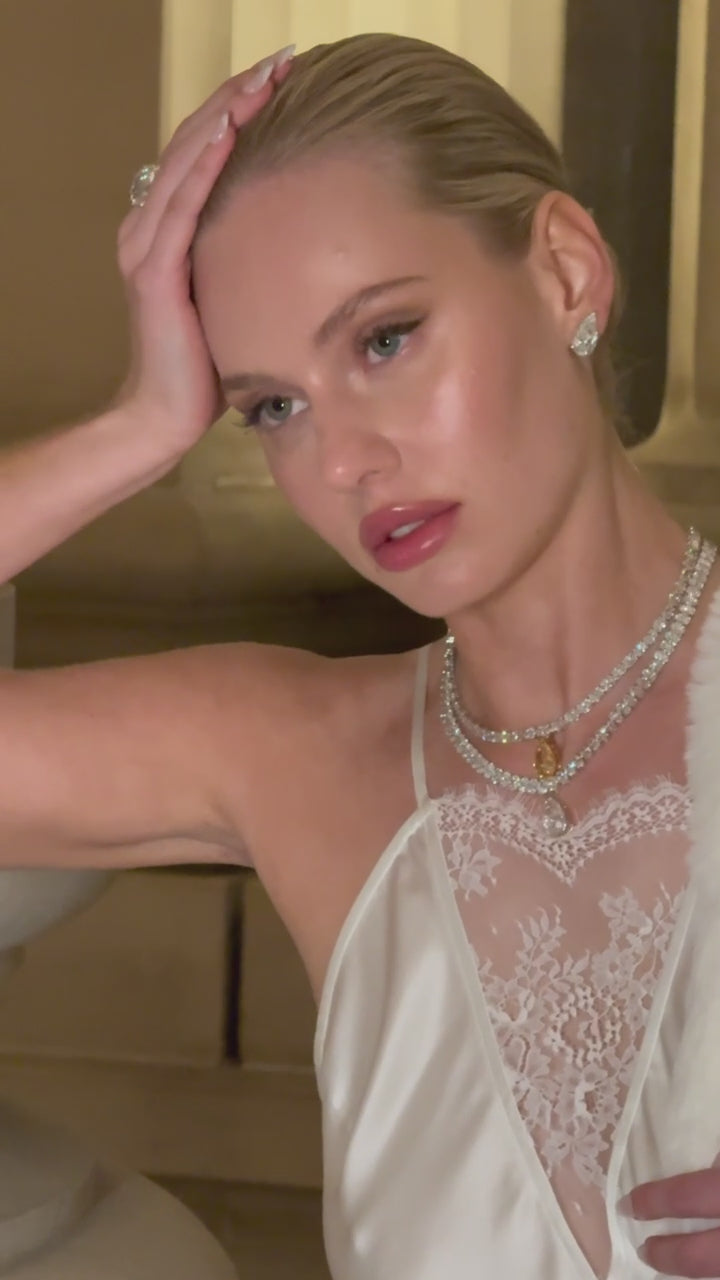 The East/West Oval Choker (with a 1-inch extender)